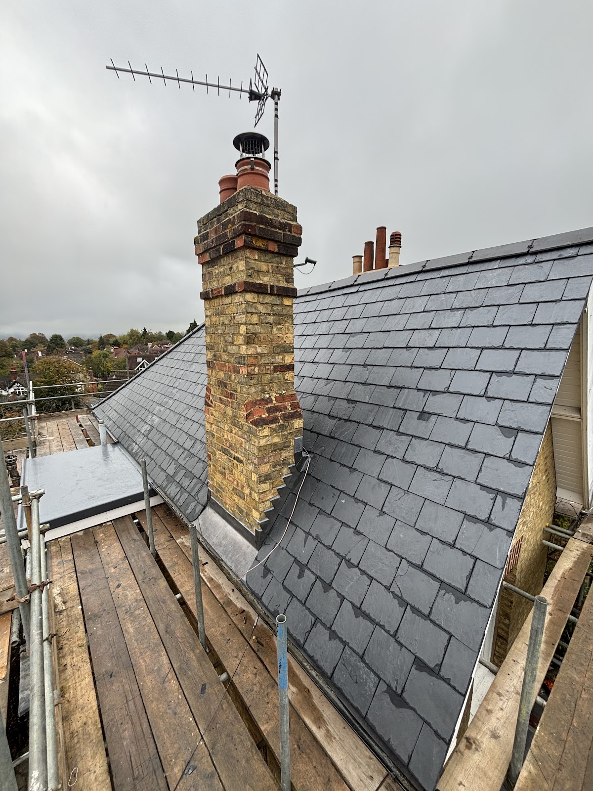 KD roofing and building